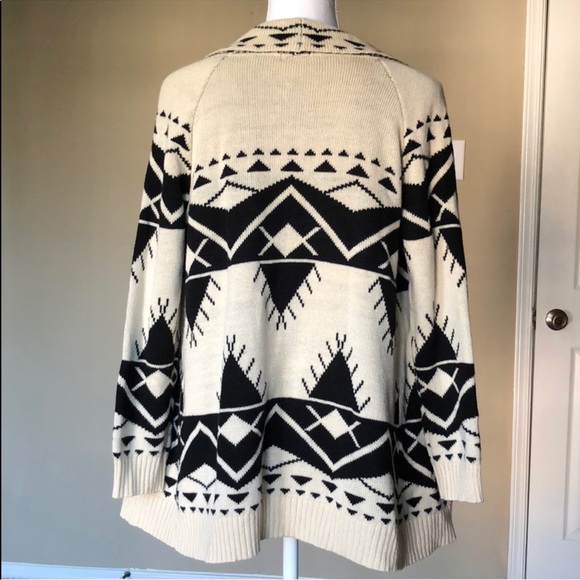 Escio Sweater Tribal Aztec Black Beige Winter Fall - Picture 2 of 8
